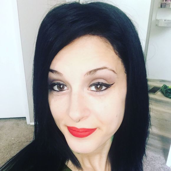 Meet your Posher, Tresia - Picture 1 of 1